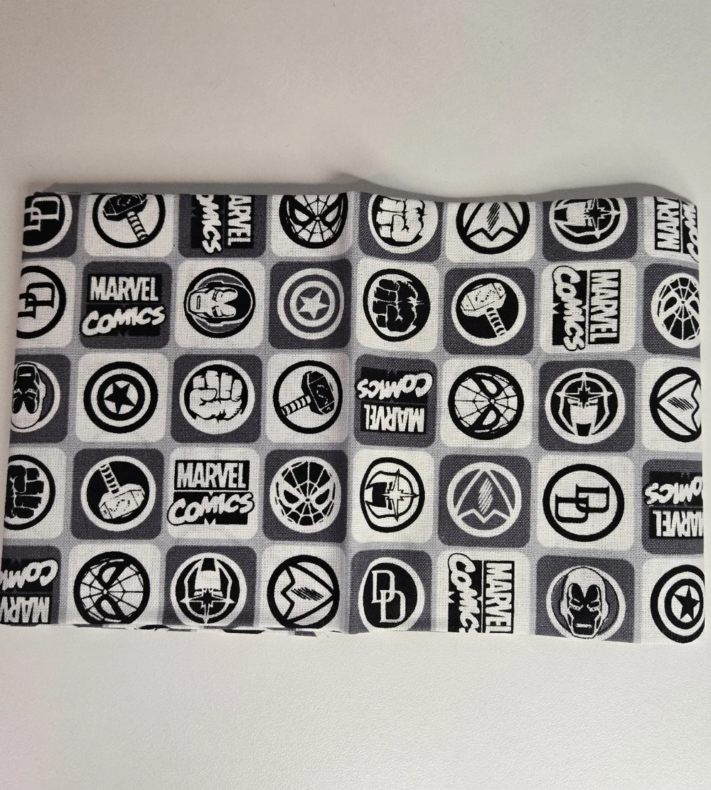 Marvel Comics Superhero Fabric Set Of 5 Fat Quarters Red, Blue, Black Yellow New